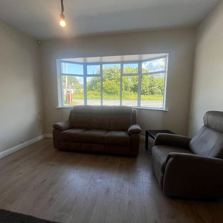 Yeats Lodge Self Catering Apartment And Bar Galway Esterno foto