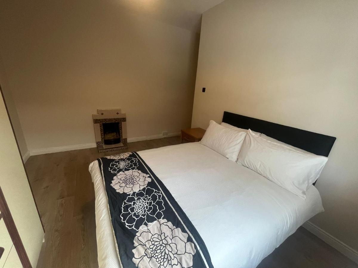 Yeats Lodge Self Catering Apartment And Bar Galway Esterno foto