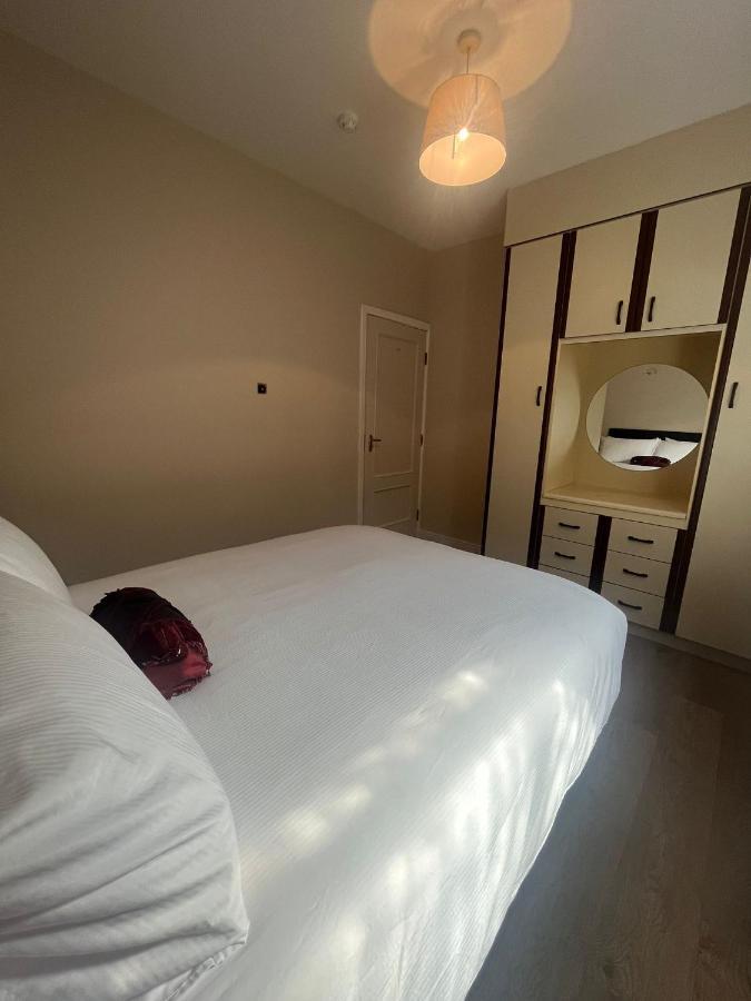 Yeats Lodge Self Catering Apartment And Bar Galway Esterno foto