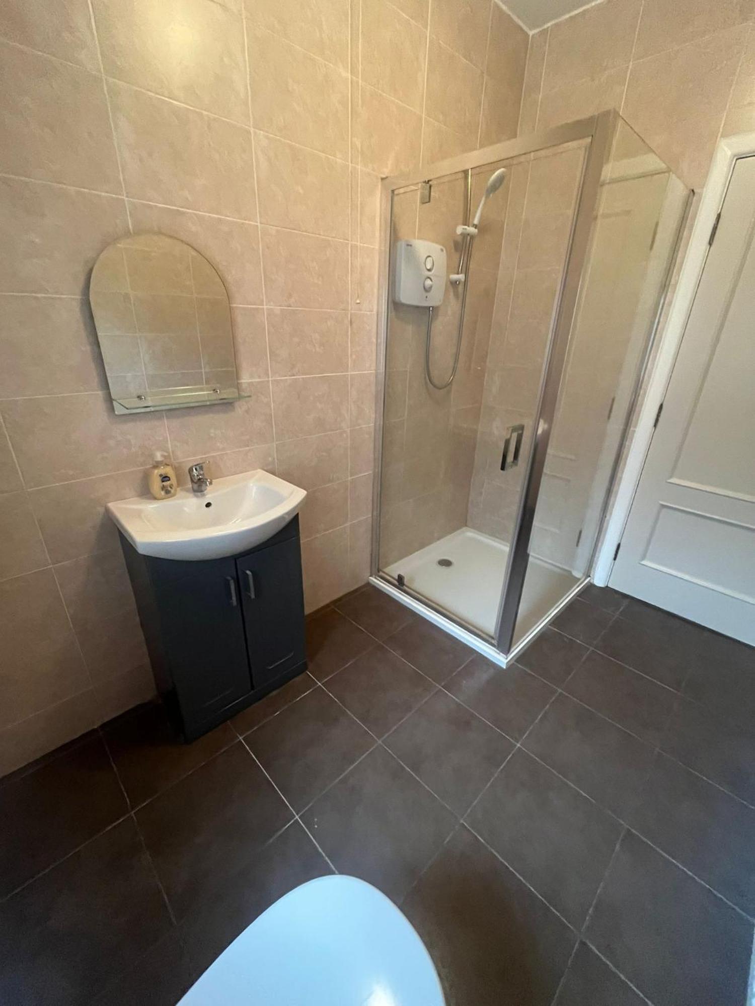 Yeats Lodge Self Catering Apartment And Bar Galway Esterno foto