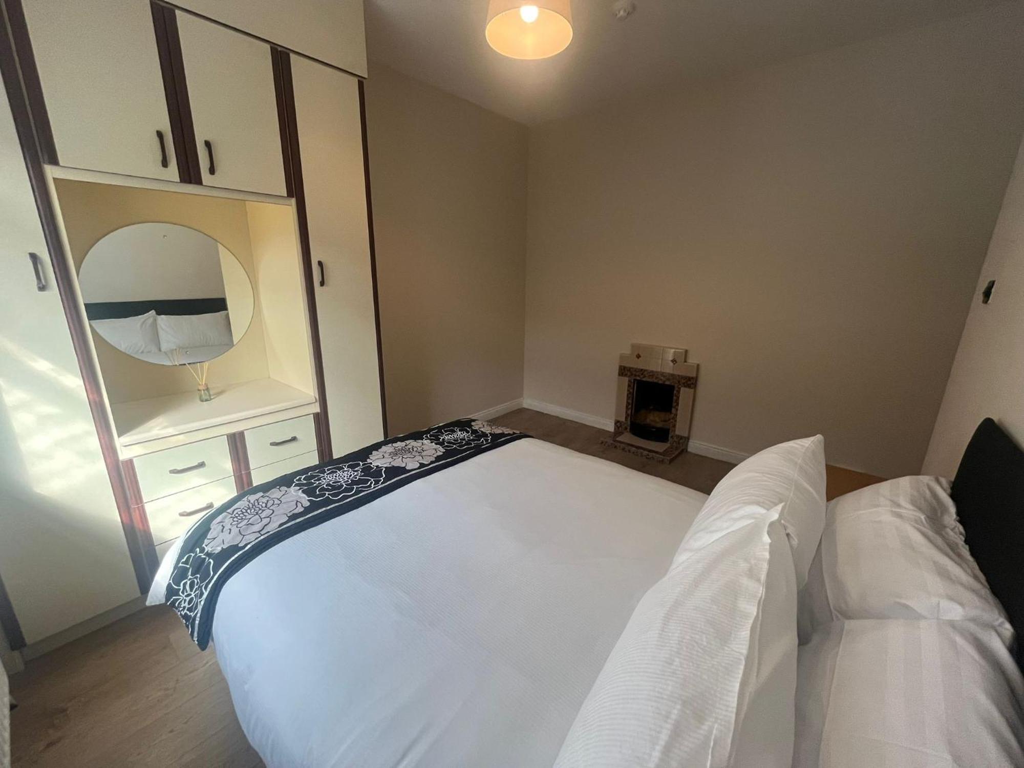 Yeats Lodge Self Catering Apartment And Bar Galway Esterno foto