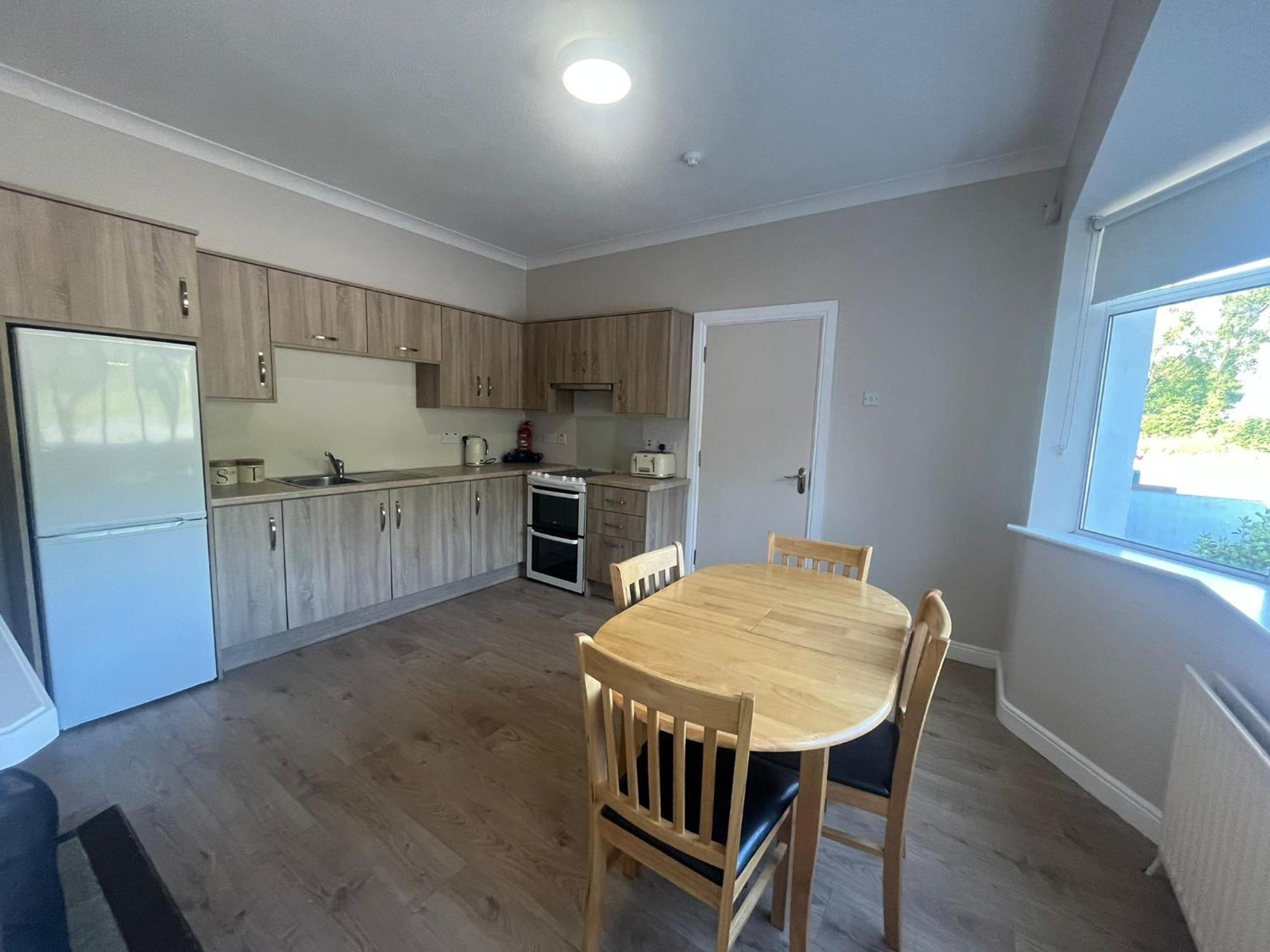 Yeats Lodge Self Catering Apartment And Bar Galway Esterno foto