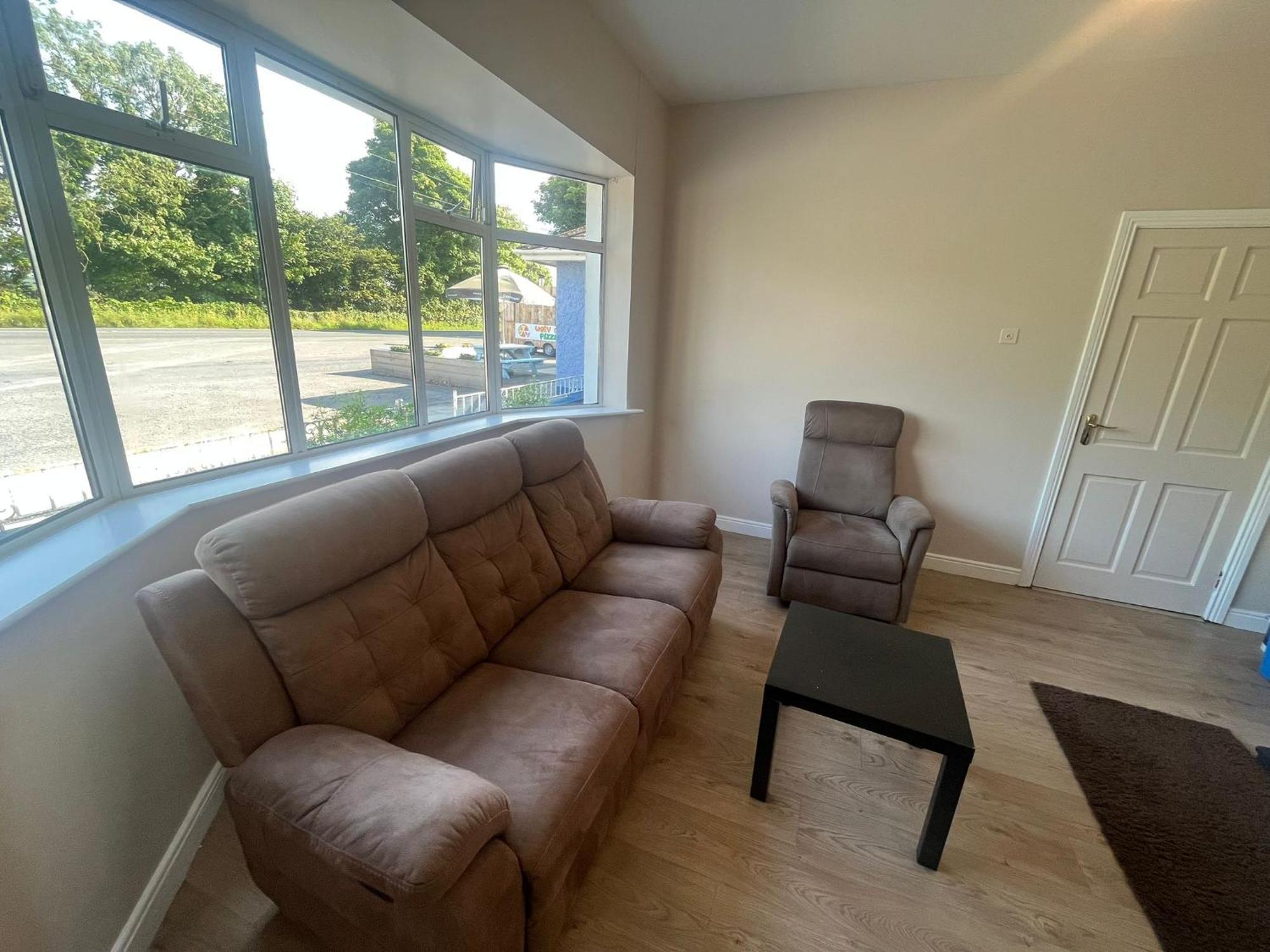 Yeats Lodge Self Catering Apartment And Bar Galway Esterno foto